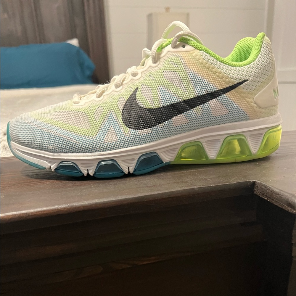 Nike running tennis shoes